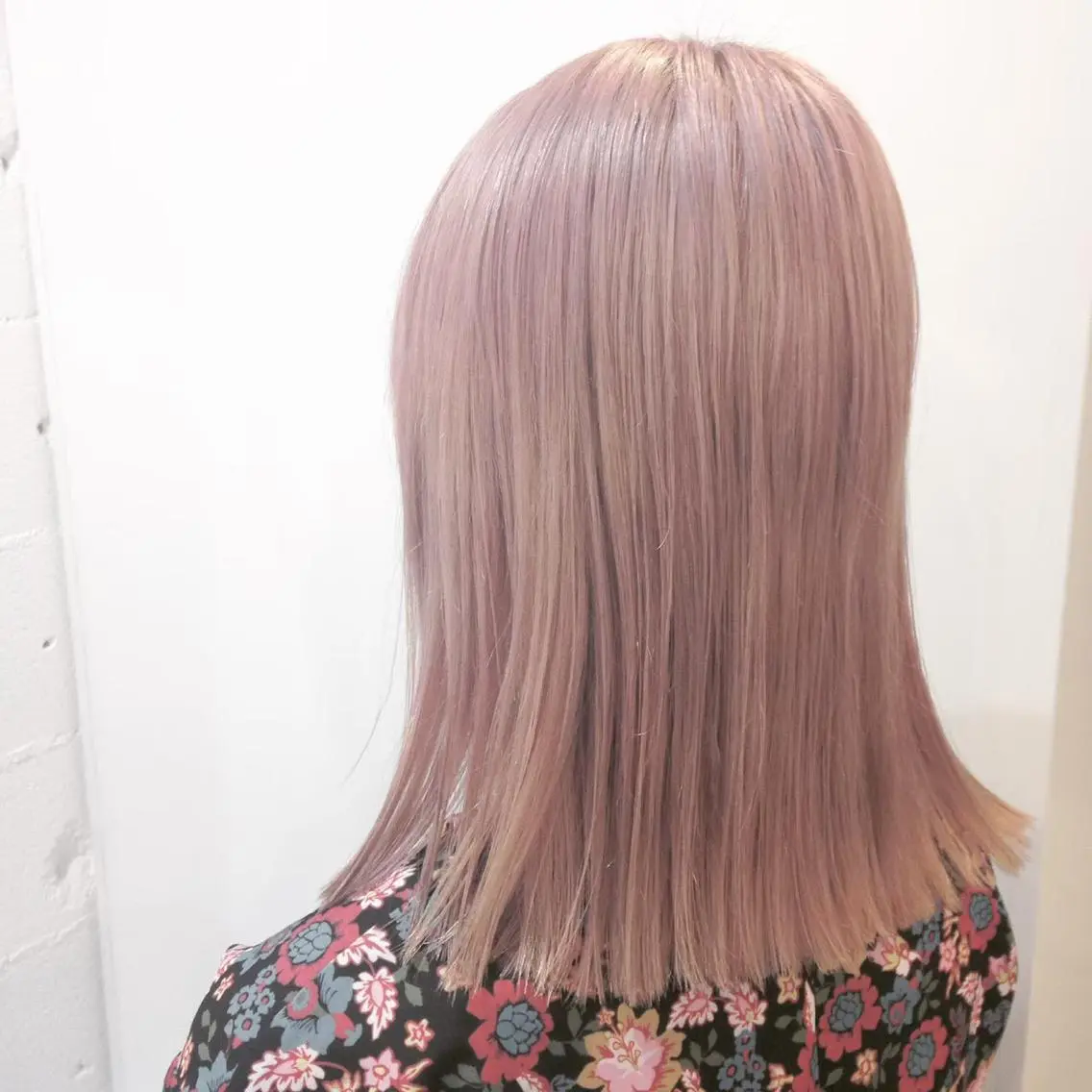 セミロング カラー ピンクカラー 𝑺𝒂𝒌𝒊 🩶マンツーマン施術のヘアスタイル