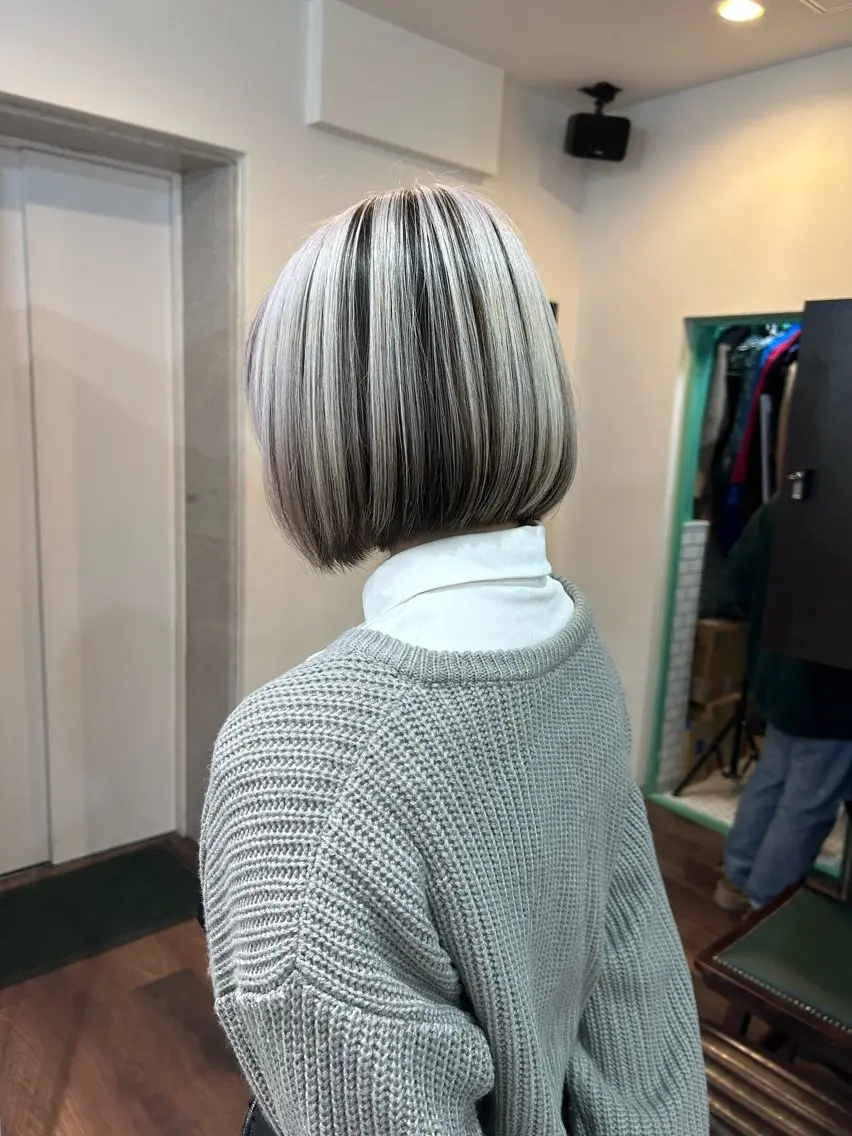 ショート カラー ブリーチ ブロンド ハイトーンカラー カット ヘアカラー トリートメント 🌸MAYU🌸 ハイトーン➕レイヤーのヘアスタイル
