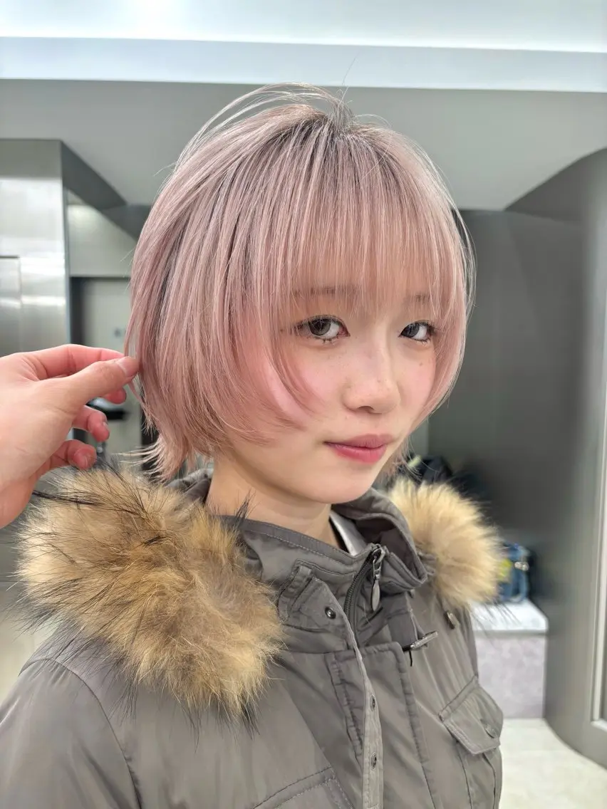ミディアム ボブ レイヤー・カット モデル・透明感カラーのヘアスタイル