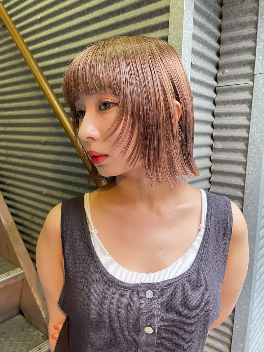 ミディアム カラー ベージュカラー ミルクティーベージュ ボブ 顔まわりレイヤー レイヤーカット カット ヘアカラー トリートメント AiM 大名　似合わせカットのヘアスタイル
