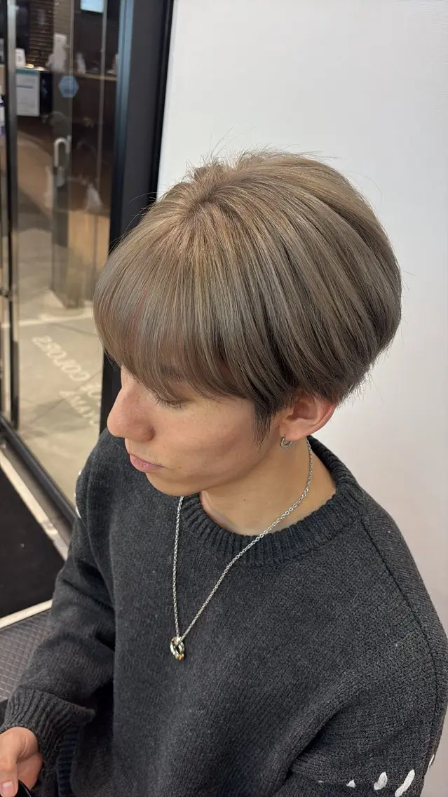 カラー メンズ メンズブリーチ メンズパーマ ベージュカラー ブリーチ ミルクティーベージュ 石崎 瀬那のヘアスタイル