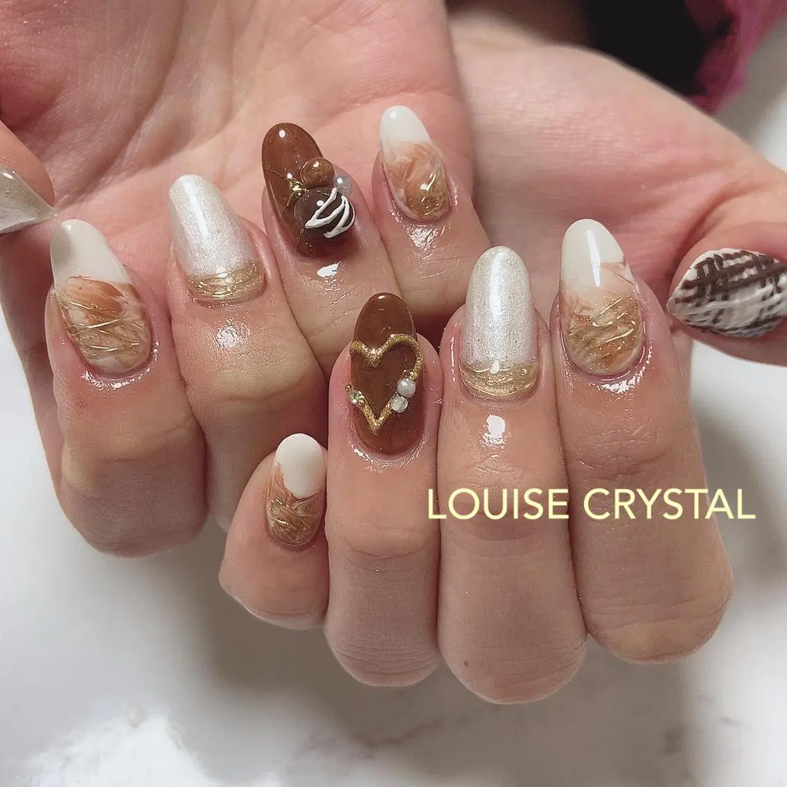 ネイル バレンタイン ハンドネイル LOUISE CRYSTALのネイルデザイン