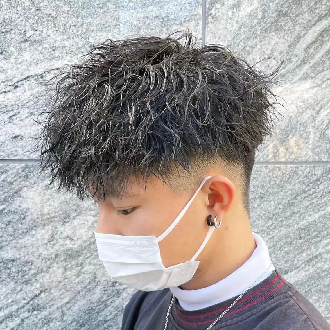 ショート カラー パーマ ヘアアレンジ メンズ センターパート メンズハイライト メンズメッシュ マッシュ メンズパーマ 仕上がり満足度No. 1🔥BLUCK🔥のヘアスタイル
