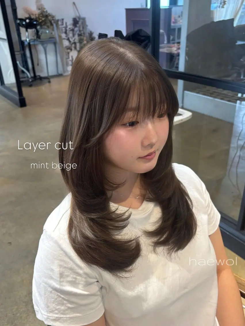ミディアム カラー カット ヘアカラー トリートメント 縮毛矯正／レイヤー／ 髪質改善／海月のヘアスタイル