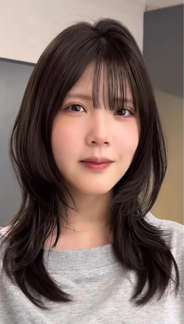 セミロング 真下 瑞歩のヘアスタイル