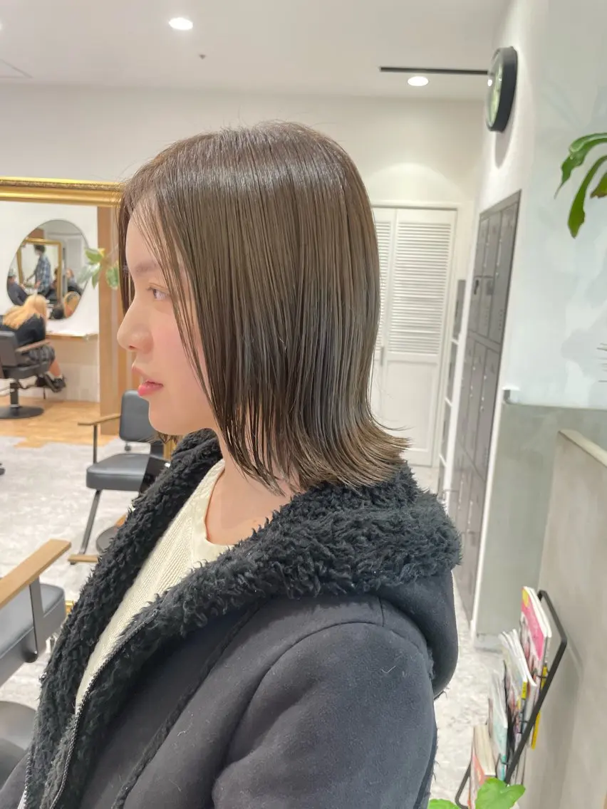 ミディアム カラー ヘアカラー 矯正パーマ、ベージュ ボブカット🫧のヘアスタイル