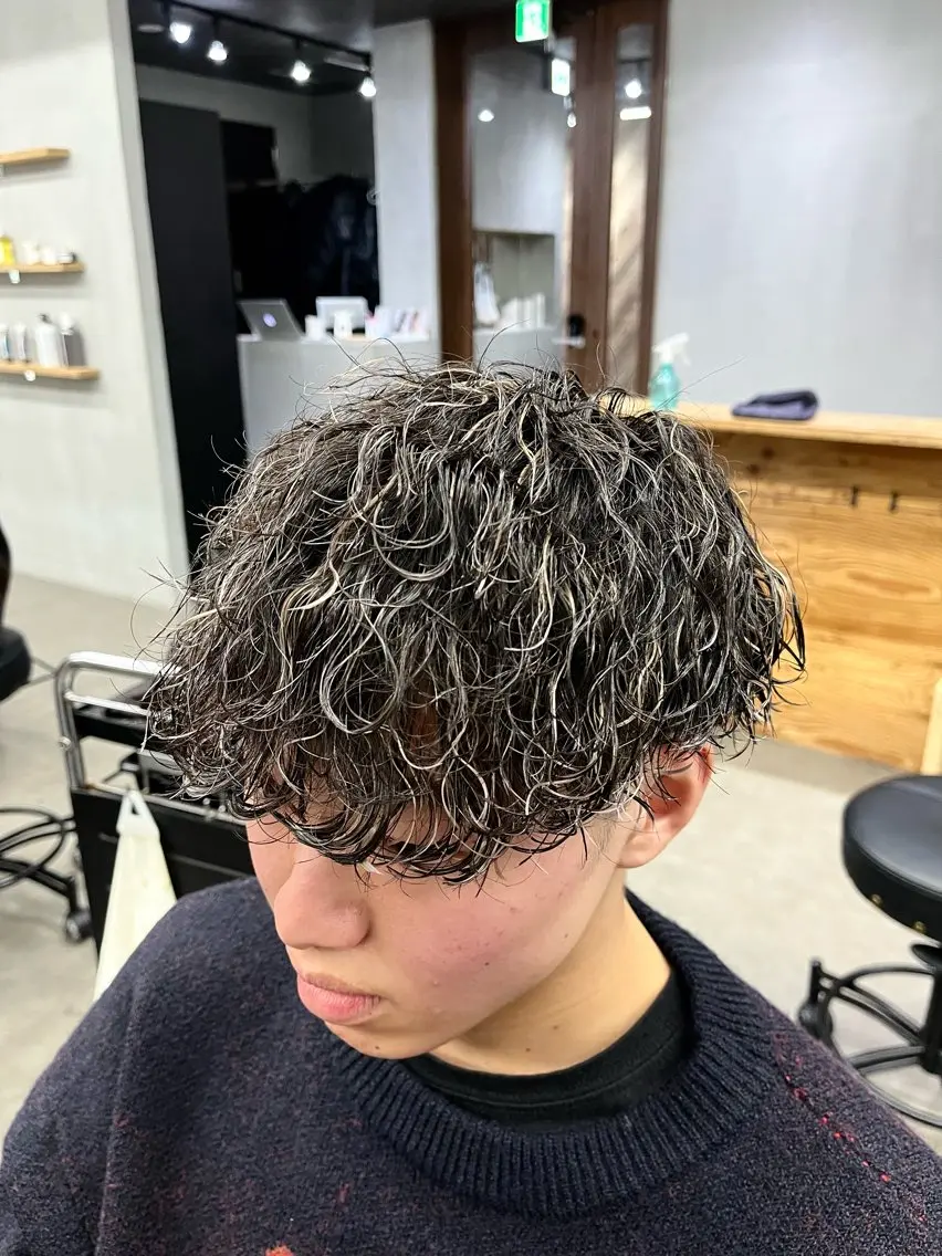 ショート パーマ メンズ メンズハイライト メンズパーマ 波巻きパーマ ハイライト カット ヘアカラー パーマ トリートメント メンズ支持率NO.1 マサキのヘアスタイル