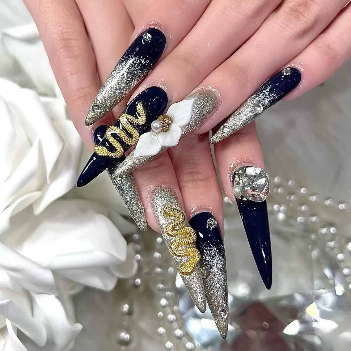 ネイル チークネイル ドット フットネイル フレンチネイル グラデーション ハンドネイル ハンドケア Nihonthy Nail 新宿のネイルデザイン