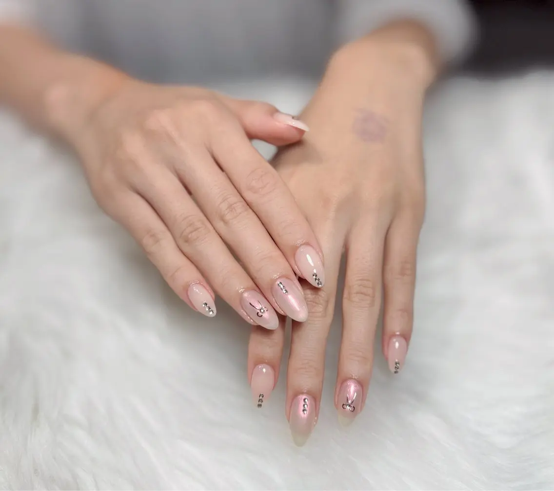 ネイル オーロラネイル チークネイル フットネイル フレンチネイル ジェルネイル ハンドネイル Nichi Nailsのネイルデザイン