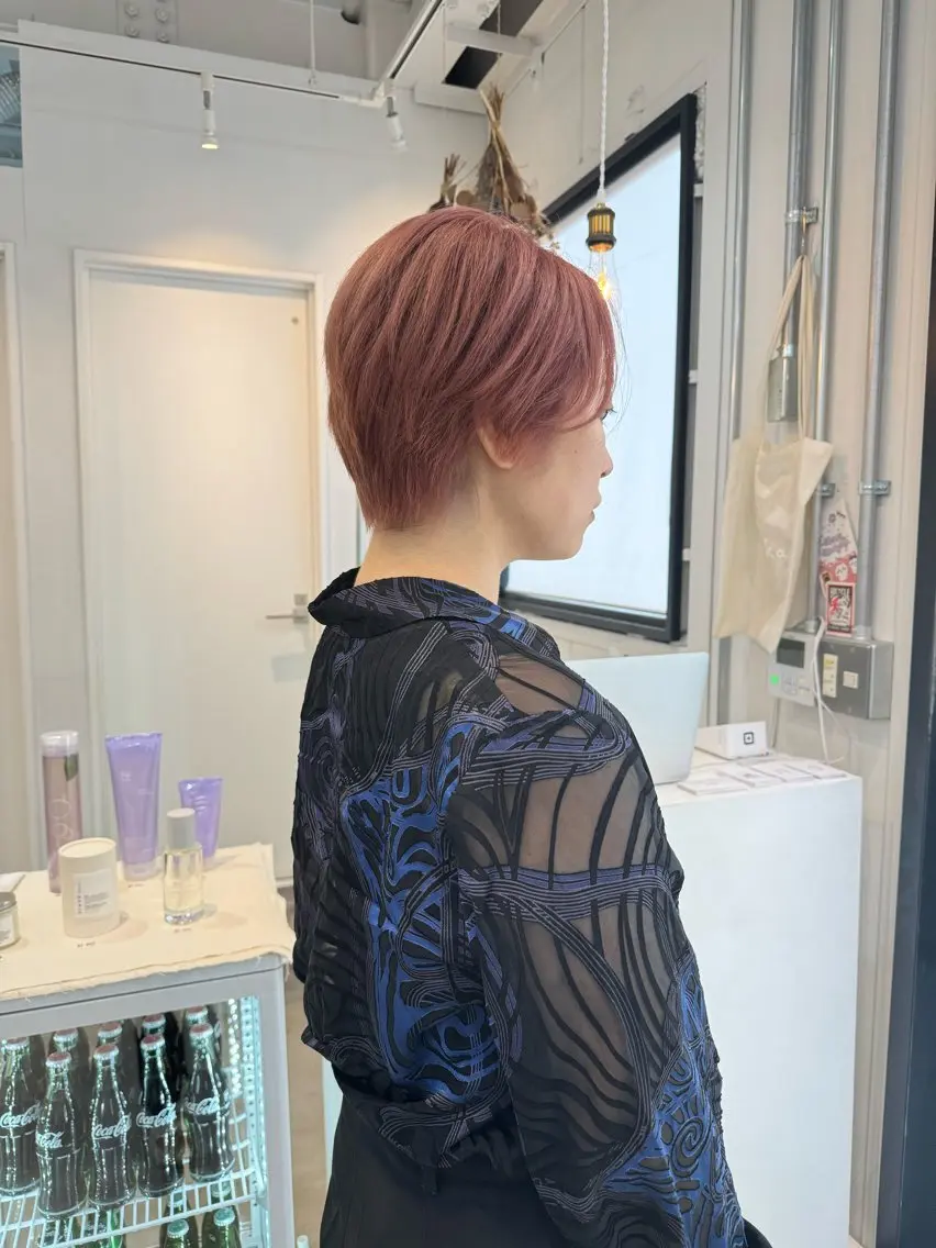 ショート ヘアカラー 松坂 真衣のヘアスタイル