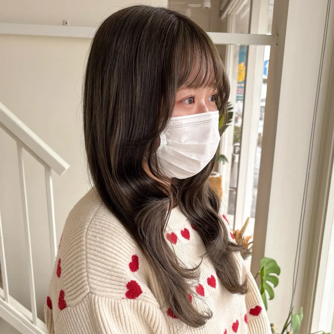 ロング カラー ブリーチ グレージュ オリーブグレージュ オリーブグレー 安西 香利奈のヘアスタイル