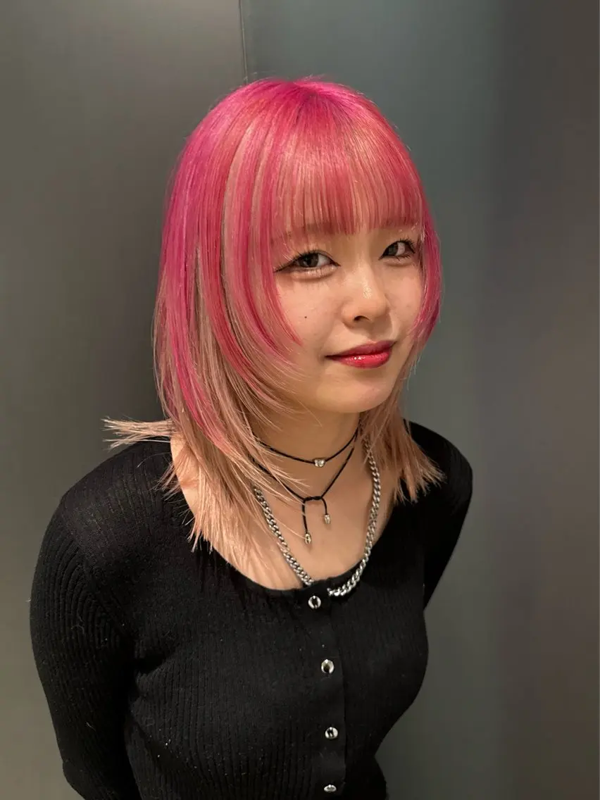 ミディアム レイヤーカット ウルフカット TAKUMI ハイトーン/ウルフのヘアスタイル