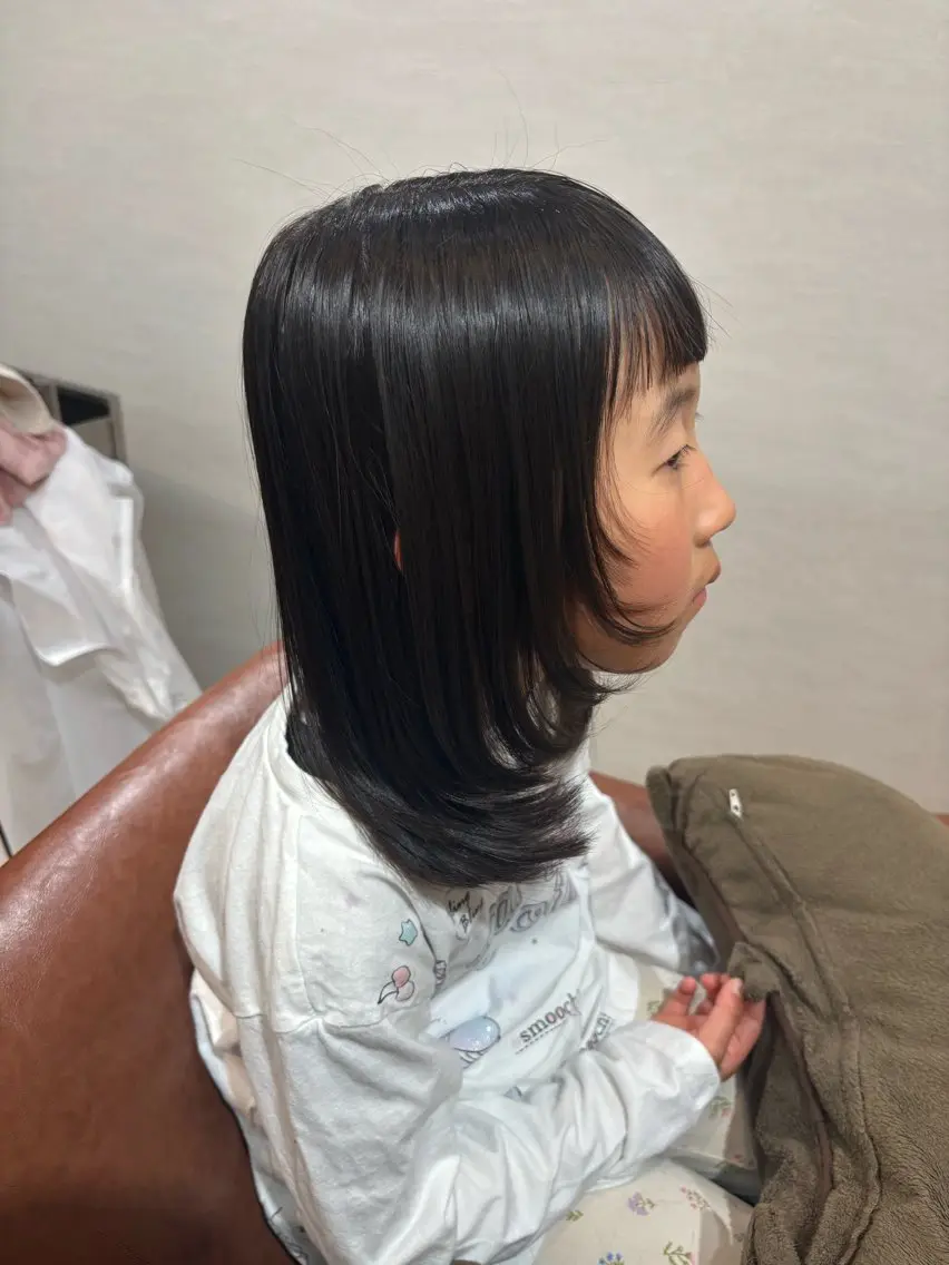 ミディアム レイヤーカット Circus 石原愛里のヘアスタイル