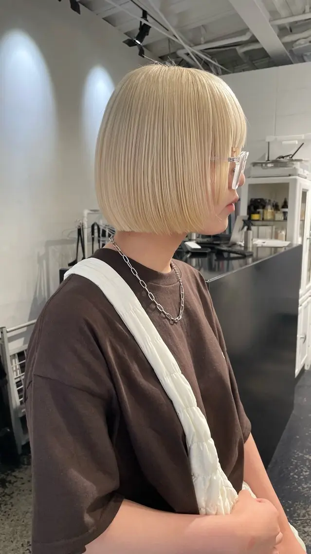 ミディアム カラー パーマ ヘアアレンジ メンズ キッズ ネイル マツエク・マツパ アイブロウ メンズブリーチ ブリーチ 抜きっぱなしブロンド ブロンド ヘアカラー トリートメント 艶ハイトーン/ヘア アレンジAYAKAのヘアスタイル