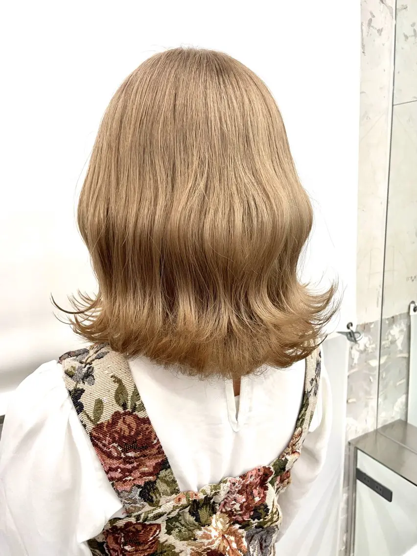 セミロング カラー インナーカラー 推し ブリーチ 髪質改善のヘアスタイル