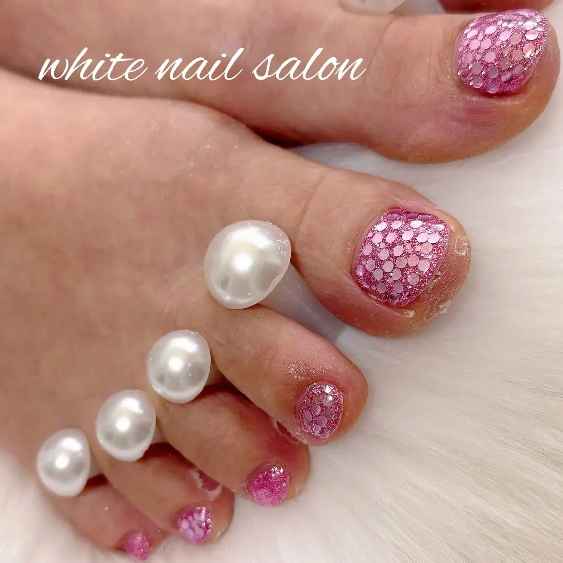 ネイル フットネイル ラメ(グリッター) フットネイル white nail salonのネイルデザイン