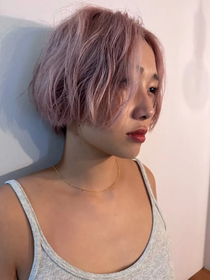 ショート カラー ブリーチ ピンクカラー ヘアカラー ムロ 二子玉川駅のヘアスタイル
