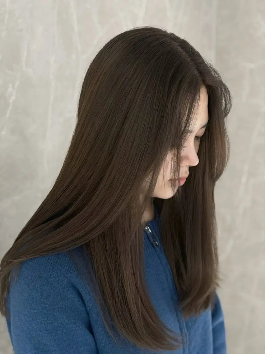 ミディアム ヘアカラー トリートメント 透明感グレージュカラ ーNANAMIのヘアスタイル