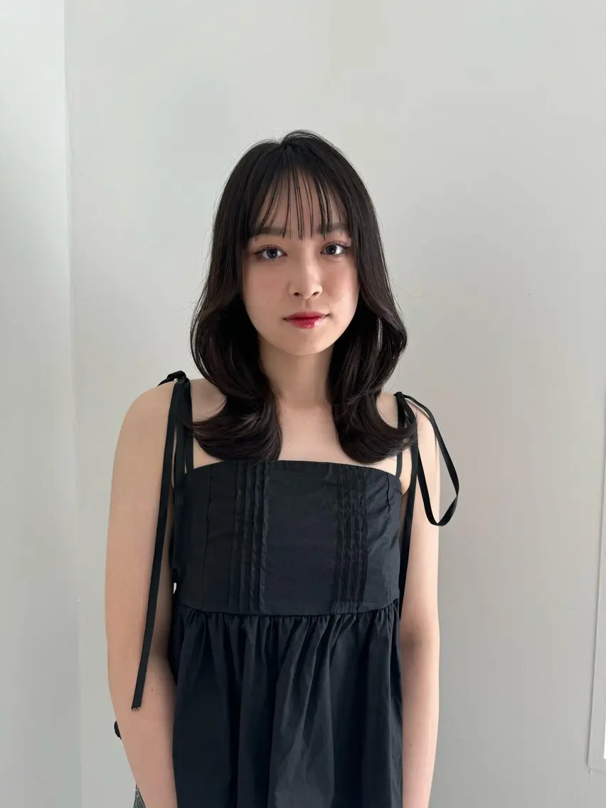 ミディアム カラー ミディアムレイヤー くびれヘア レイヤーカット SHICENEケイ レイヤーカット🦋のヘアスタイル