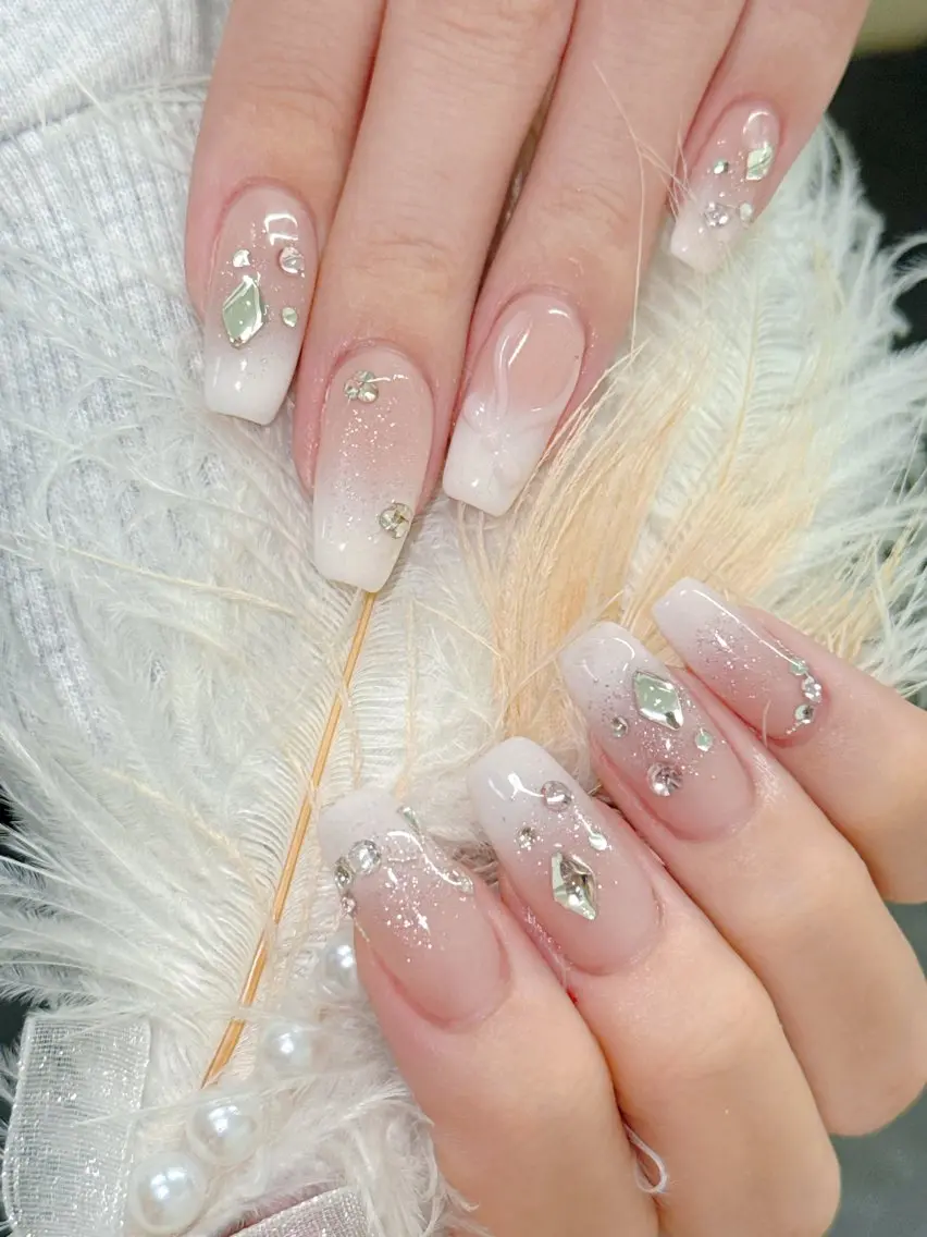 ネイル ハンドネイル グロー ネイルのネイルデザイン