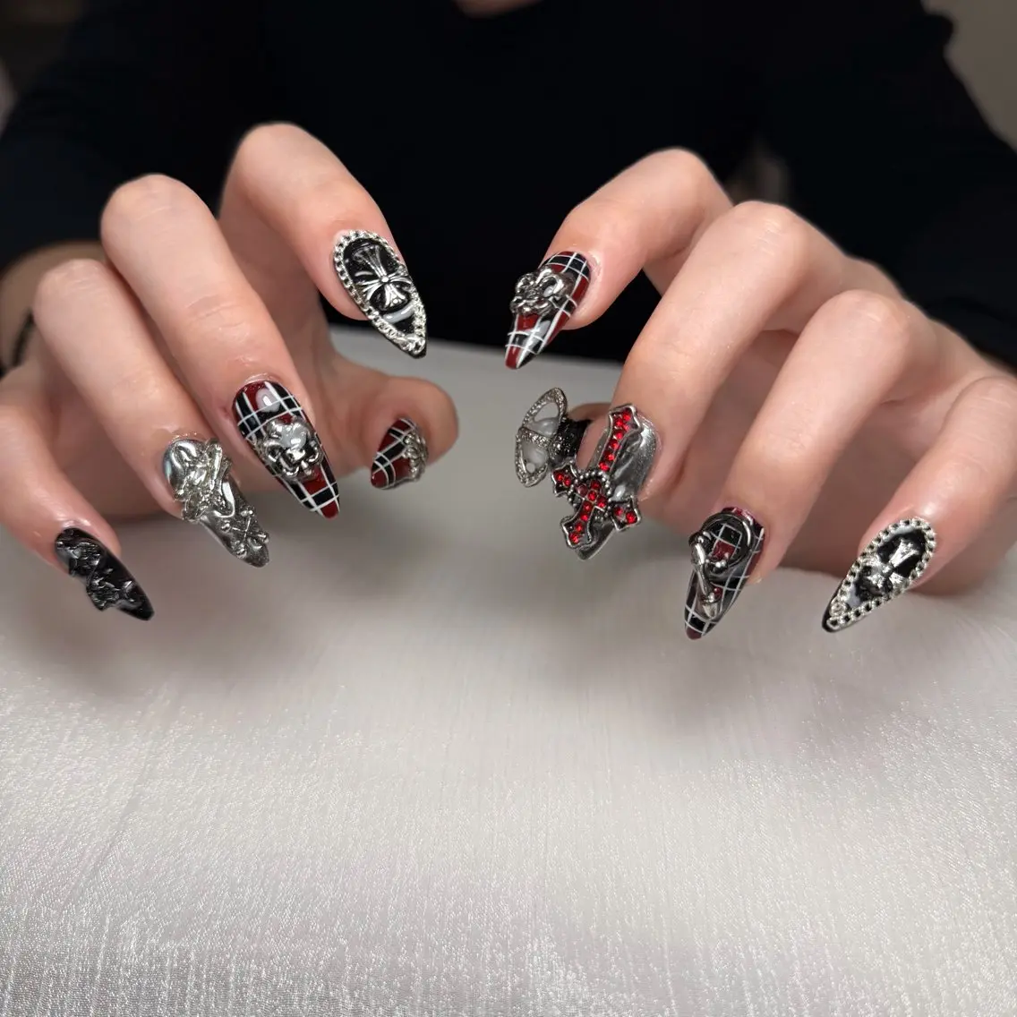 ネイル オーロラネイル フットネイル フレンチネイル ジェルネイル ガラスフレンチ ハンドネイル KITTY nailsのネイルデザイン
