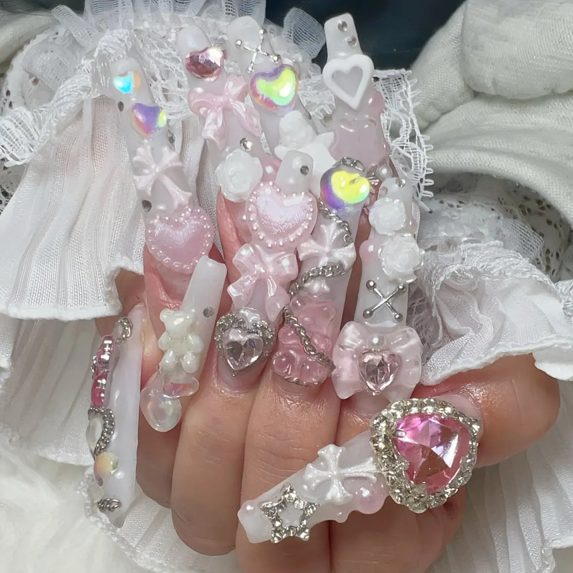 ネイル ロングネイル ピンク スカルプネイル ホワイト Abyss🎀 mayuのネイルデザイン