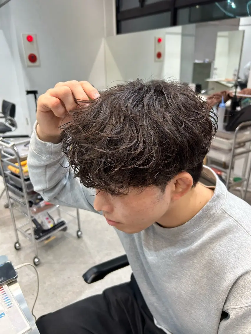パーマ カット パーマ パーマカラー支持⭕️ 春山凜乃介のヘアスタイル