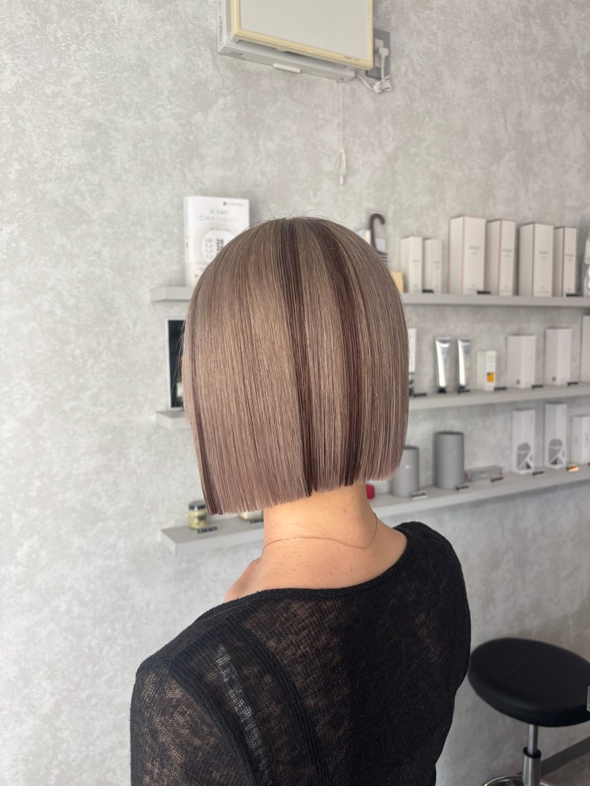 カラー ブリーチ グレージュ ミルクティーグレージュ ヘアカラー 小山 さくらのヘアスタイル