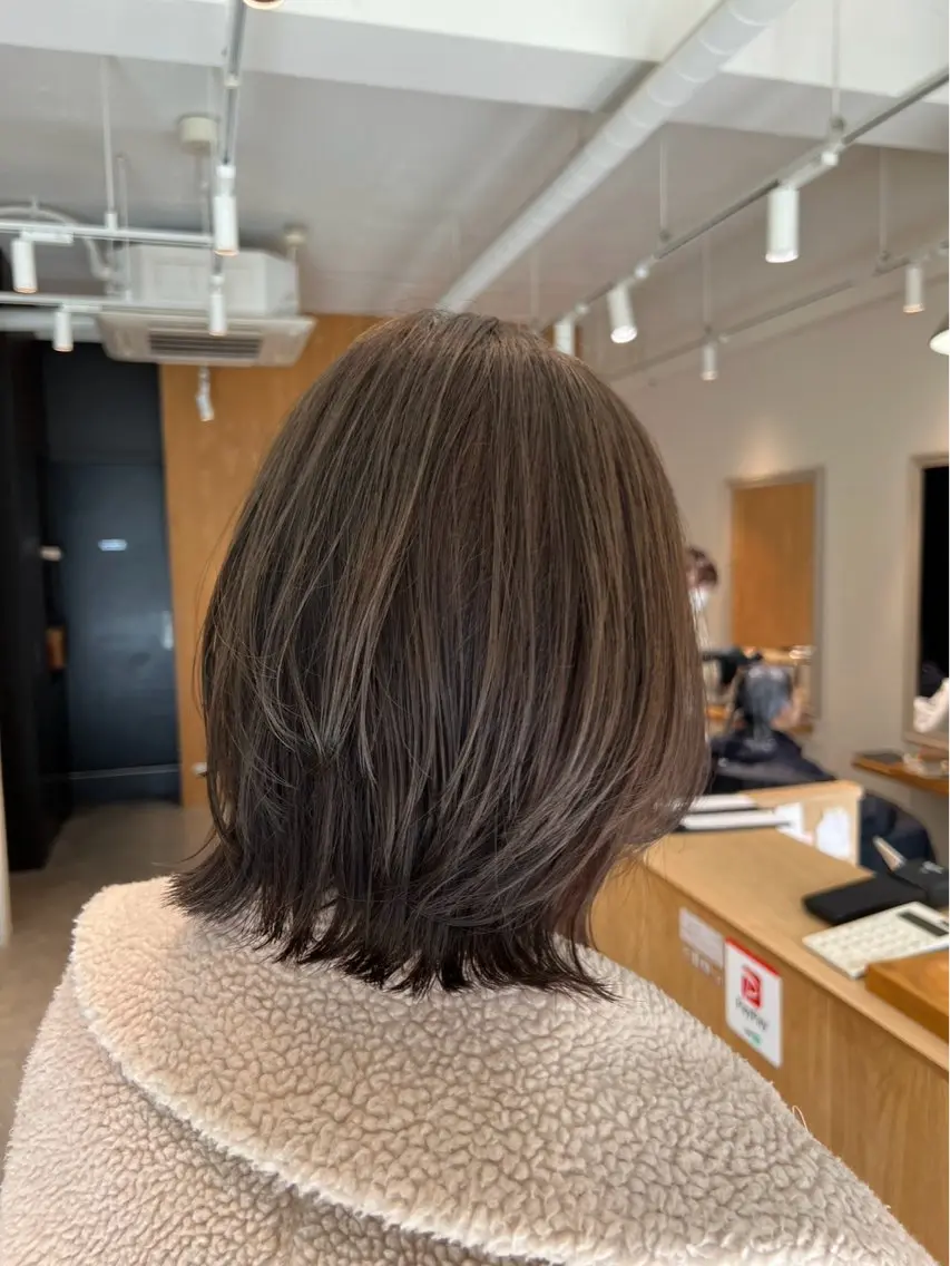 ミディアム カラー 飯田 真夕のヘアスタイル