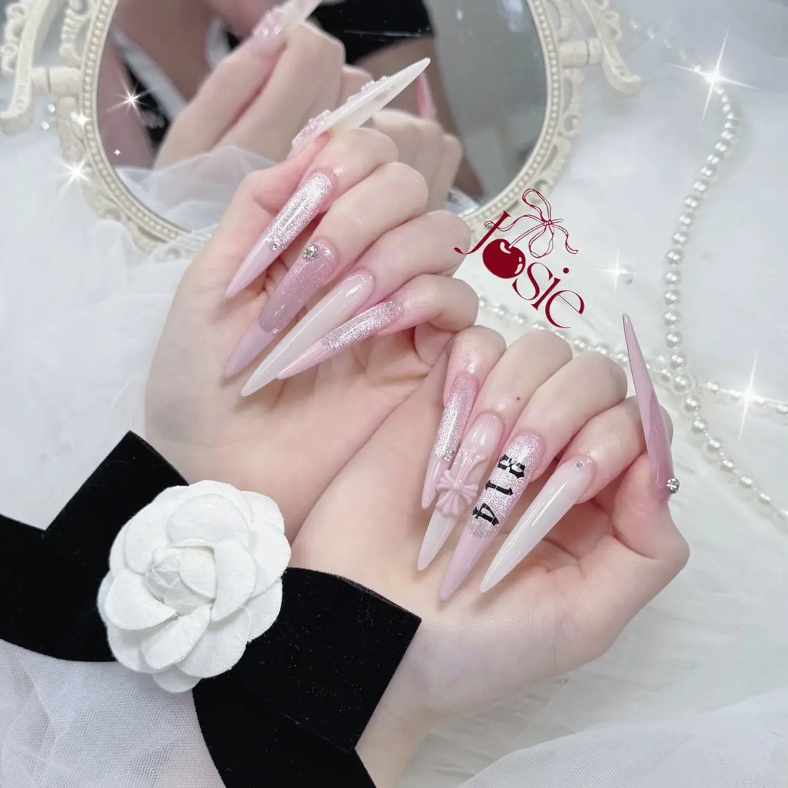 ネイル フレンチネイル ガーリー ガラスフレンチ 氷ネイル・うるうるネイル キラキラネイル ハンドネイル JOSIE nail studioのネイルデザイン