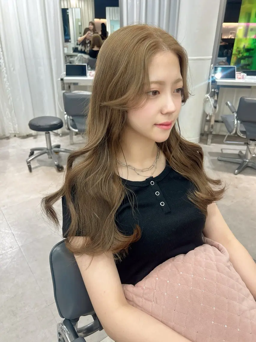 セミロング カラー ベージュカラー ブリーチ 透明感カラー ブリーチなしカラー オリーブベージュ ヘアカラー 🤍YUKI 韓国 艶髪 🤍のヘアスタイル