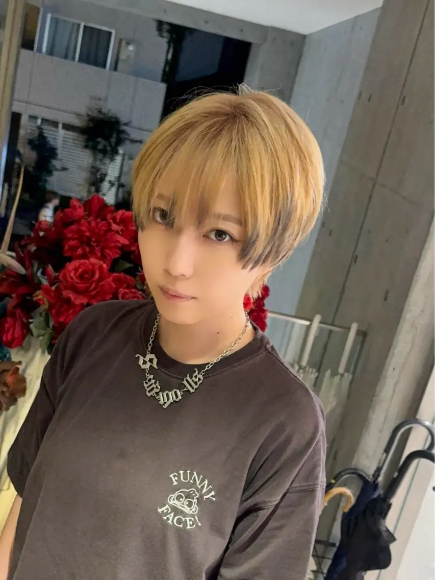 ショート カラー ブリーチ ブロンド デザインカラー ハイトーンカラー ショートヘア カット ヘアカラー アニメ/メンズカット ブリーチ好き/僚汰のヘアスタイル