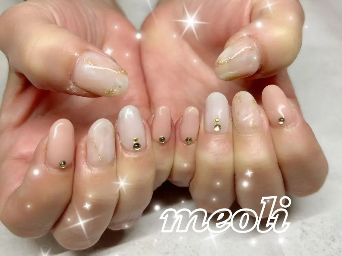ネイル アートネイル ニュアンスネイル ピンク ピンクベージュ ホワイト ハンドネイル nail salon meoli　アヤのネイルデザイン