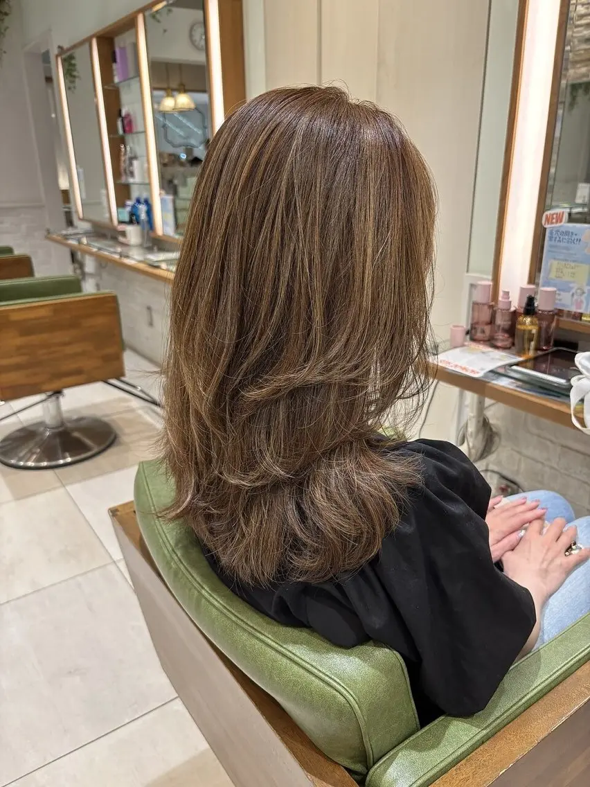ロング カット ヘアカラー 石渡このみ 🍊レイヤーカットのヘアスタイル