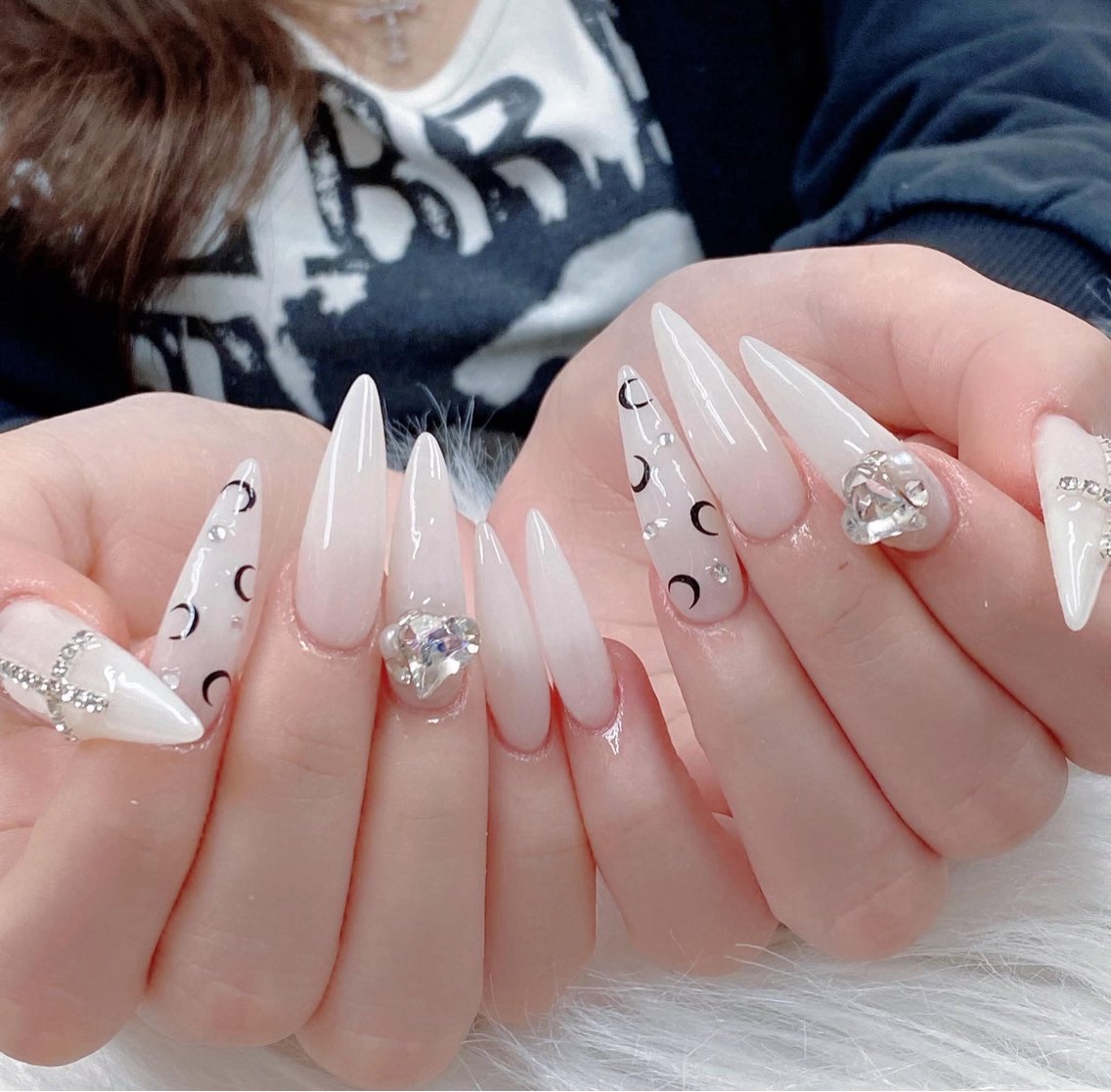 ネイル オーロラネイル クリアネイル フラッシュネイル フレンチネイル ジェルネイル ハンドネイル Sakura Nail Salonのネイルデザイン