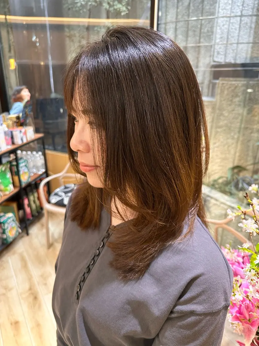 セミロング 吉崎 明日香のヘアスタイル