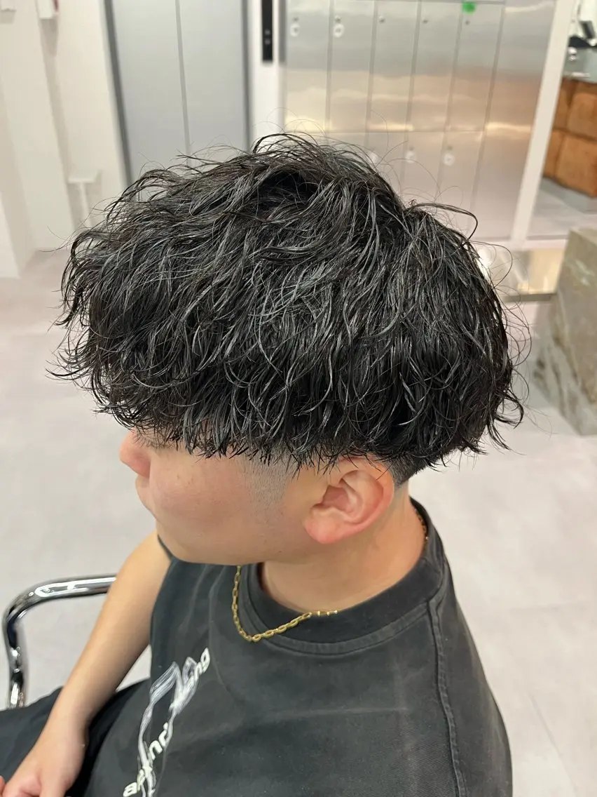 ショート パーマ メンズ ⚡メンズパーマフ ェードカットTomyのヘアスタイル
