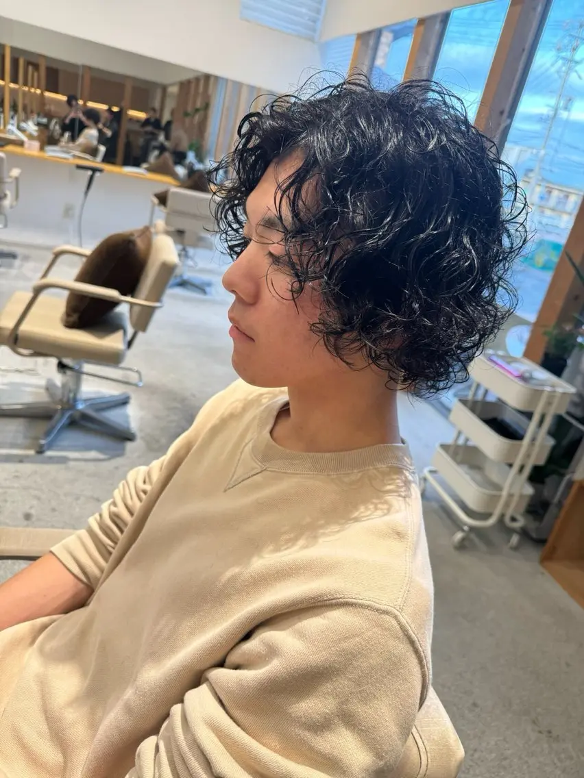 ミディアム パーマ メンズ ミディアムパーマ メンズパーマ ボブ スパイラルパーマ 服部 雄輝のヘアスタイル