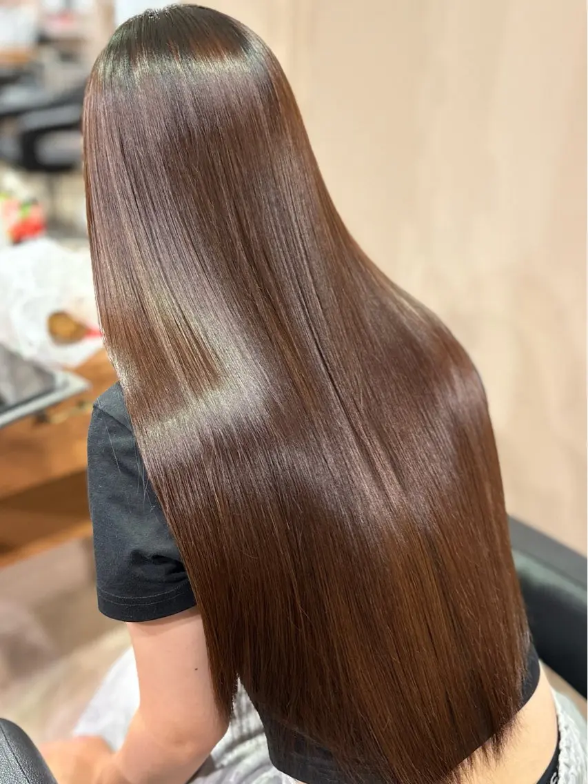 ロング ロング 縮毛矯正 岡 茉梨花のヘアスタイル
