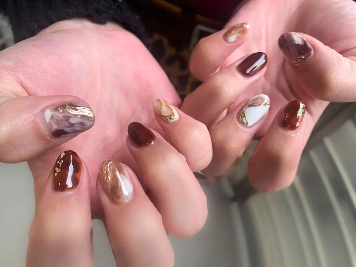ネイル ブラウン ニュアンスネイル ハンドネイル nail＊ runa🌻のネイルデザイン