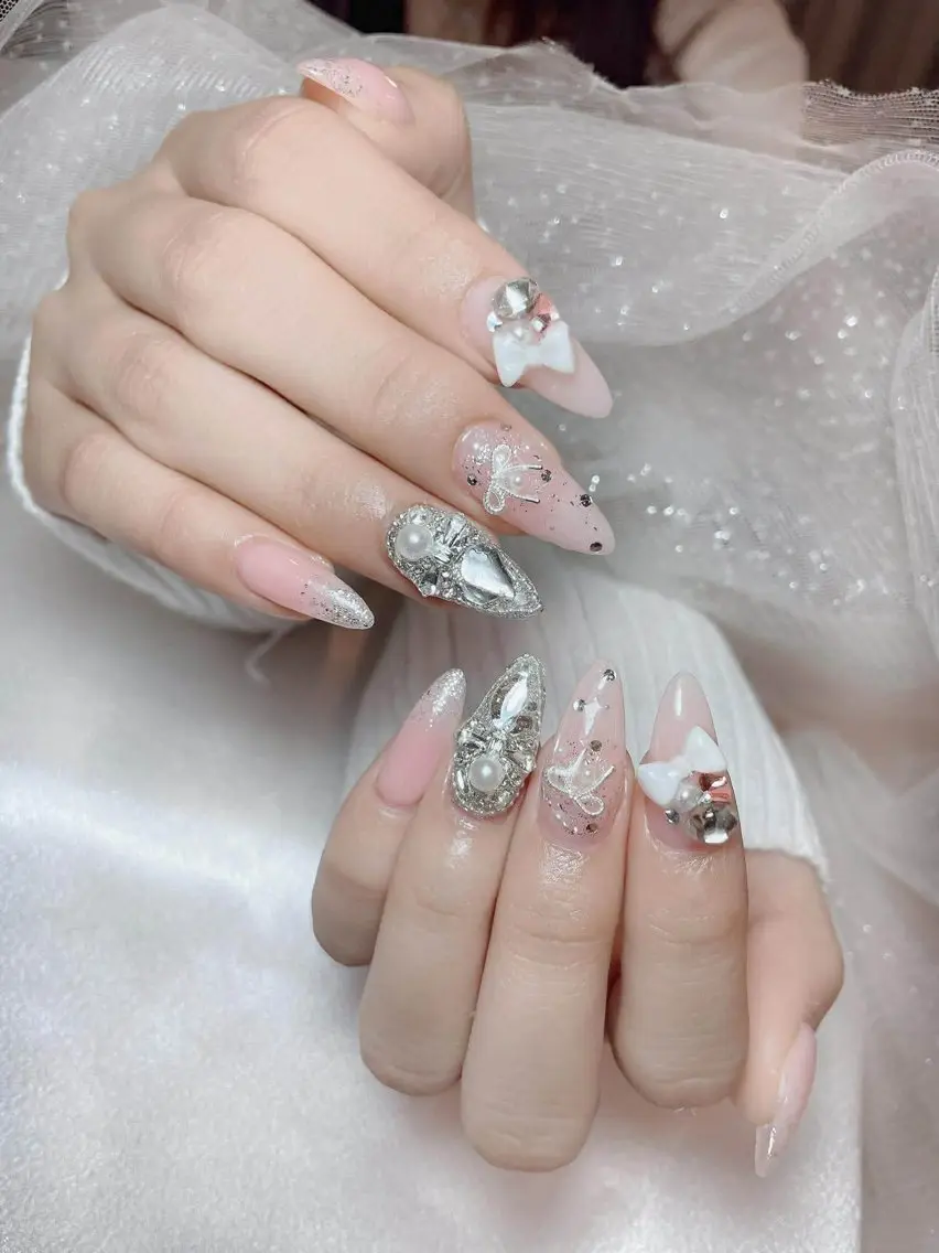 ネイル アートネイル ジェルネイル 韓国ネイル ニュアンスネイル ワンカラーネイル ハンドネイル Queen Nail Salonのネイルデザイン