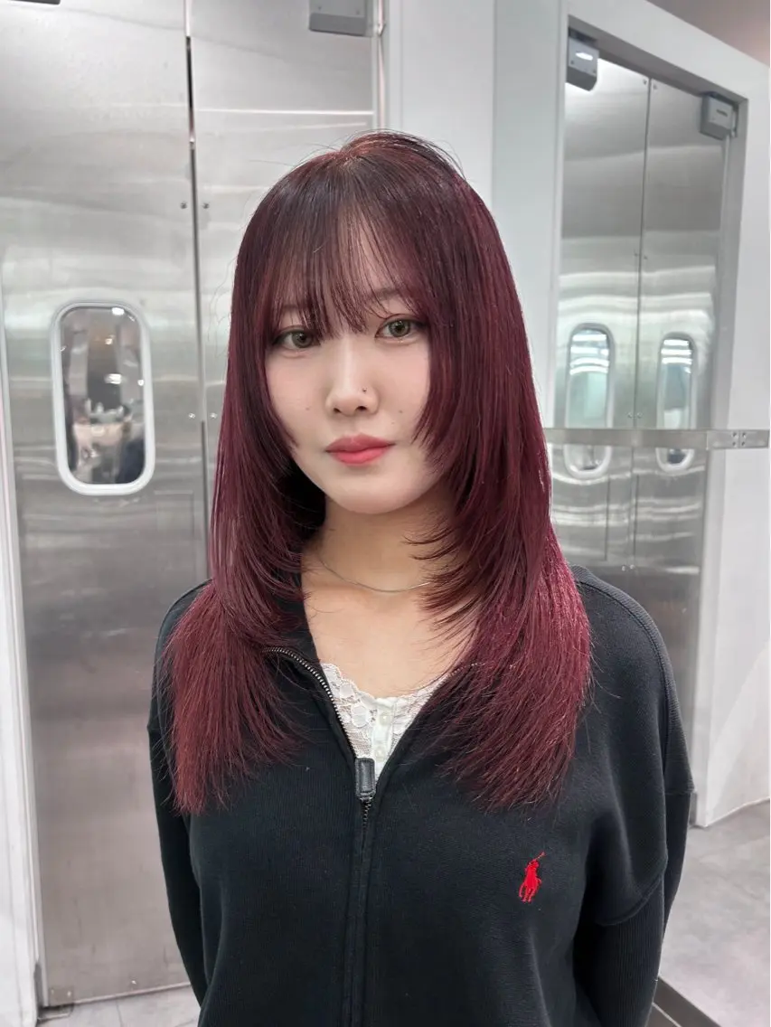 ロング カラー 姫カット レイヤーカット Hinata🛸 ハイトーン美容師のヘアスタイル