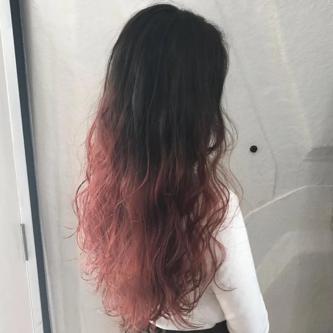 ロング カラー ブリーチ グラデーションカラー レッドカラー K-POP好き美容師 🇰🇷Kai.Yのヘアスタイル