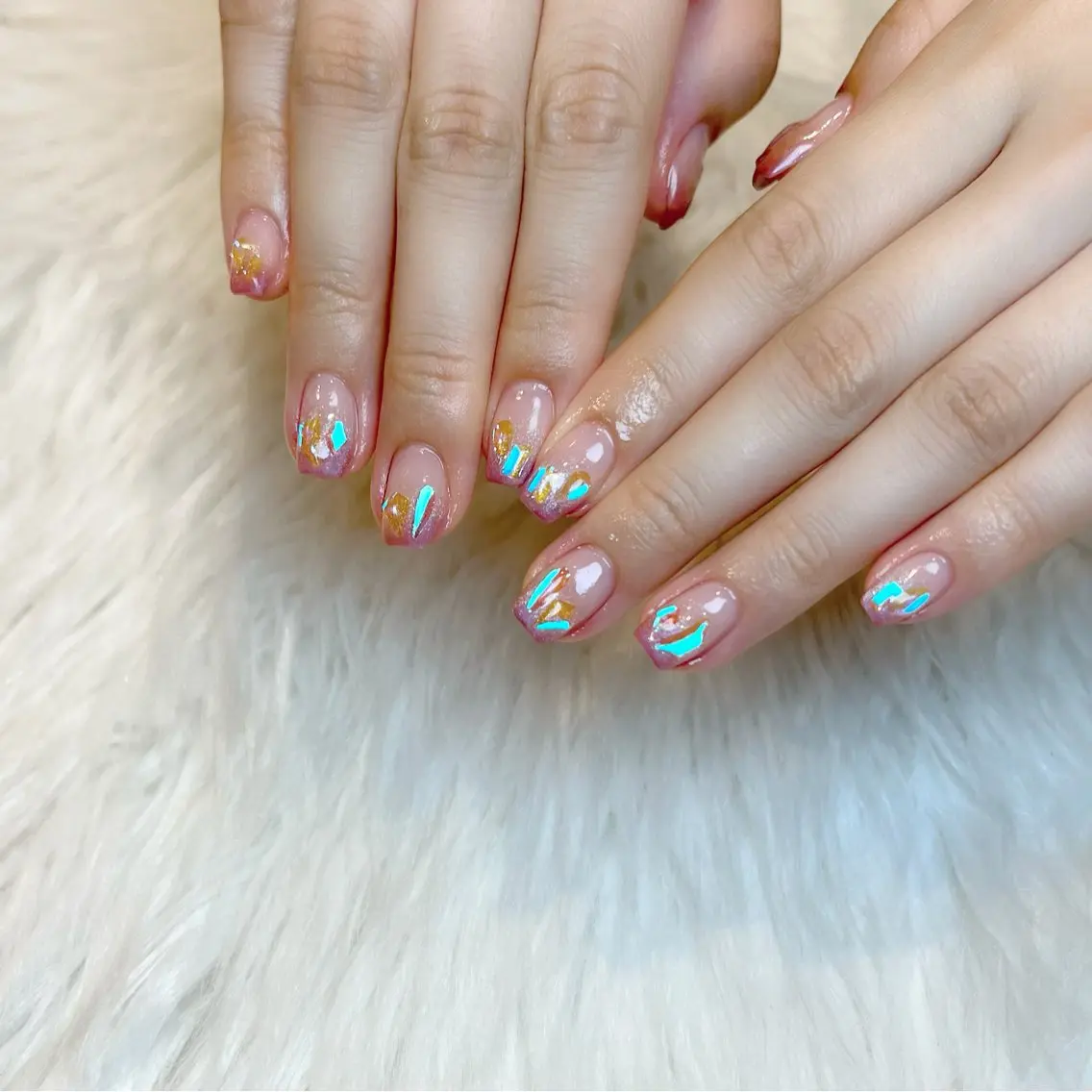 ネイル オーロラネイル ストーンネイル ハンドネイル Lino+ ネイル&よもぎ蒸しのネイルデザイン