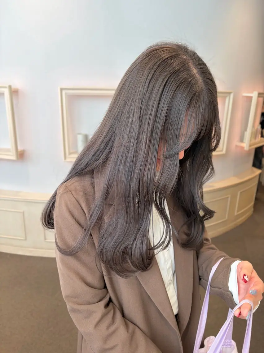 ロング カラー ベージュカラー ブリーチ 透明感カラー グレージュ ブリーチなしカラー カット ヘアカラー トリートメント サソウ ユリエ🥥のヘアスタイル
