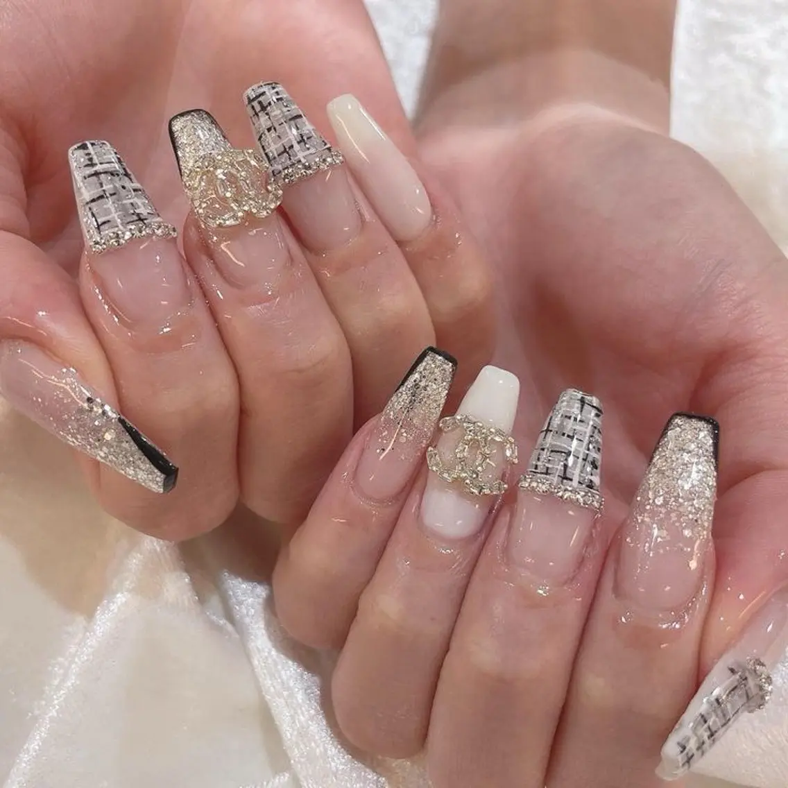 ネイル フレンチネイル ジェルネイル キラキラネイル 韓国ネイル マグネットネイル Julli NailStudioのネイルデザイン