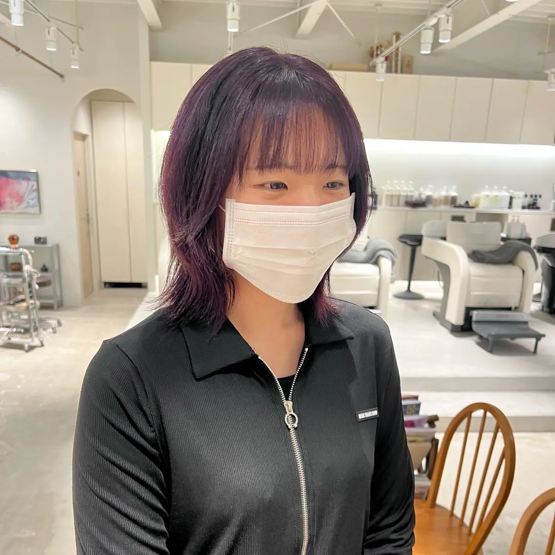 ミディアム カラー パープルカラー ヘアカラー 周東 芽依のヘアスタイル