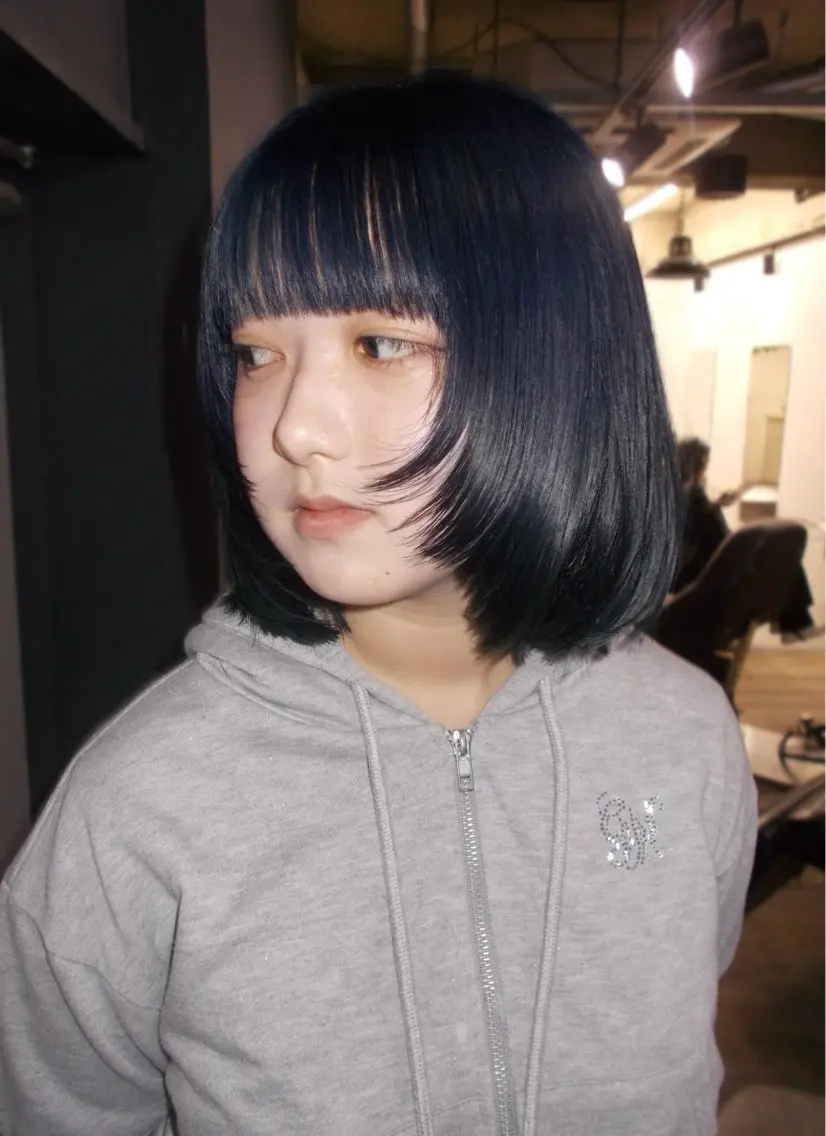 ミディアム カラー ブルーカラー ネイビーカラー カット ヘアカラー レイヤーカット/ ハイトーン/ゆうあのヘアスタイル