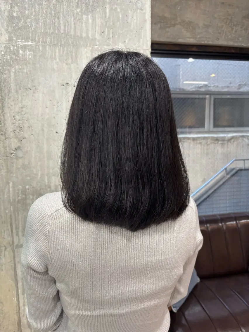 ミディアム カラー 小川 まりのヘアスタイル