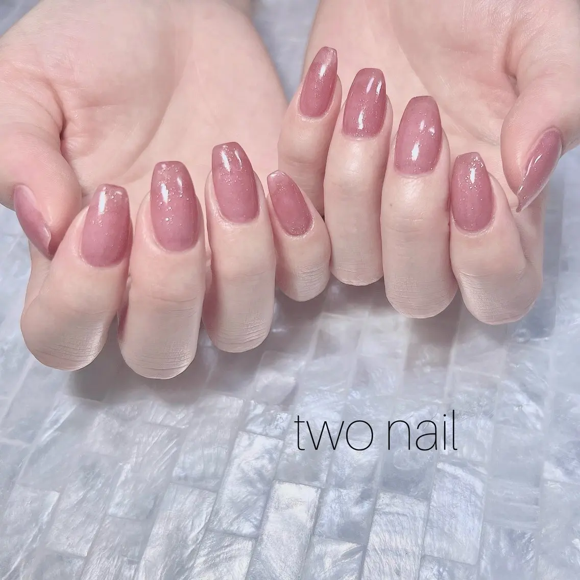 ネイル キラキラネイル ネイルチップ ホワイト ハンドネイル two nailのネイルデザイン